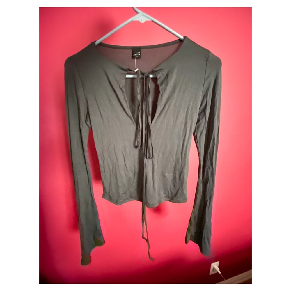 Bell-Sleeved Front Tie Top. NWOT.